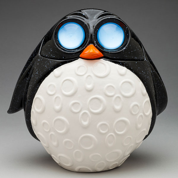 Penguin Cookie Jar (10H x 9W x 7D)